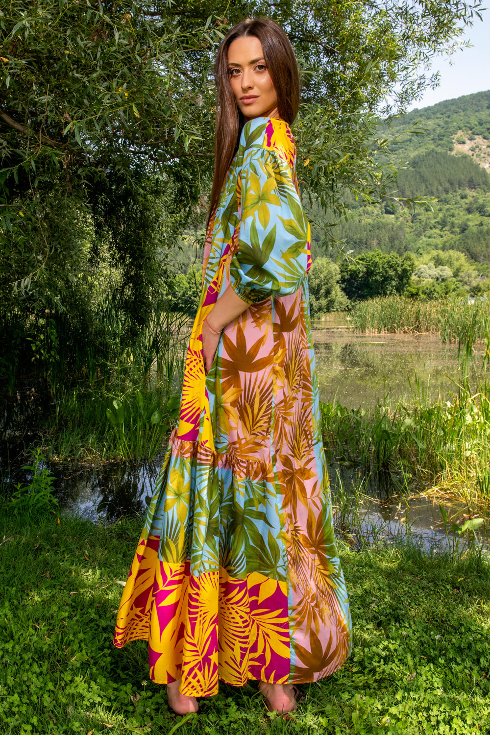 Памучна рокля с флорални мотиви и дълъг ръкав