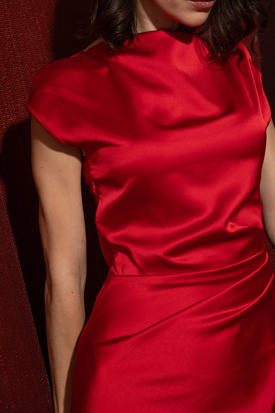 Елегантна рокля в червено