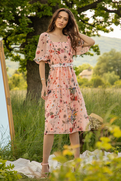Розова шифонена рокля с колан и флорален принт