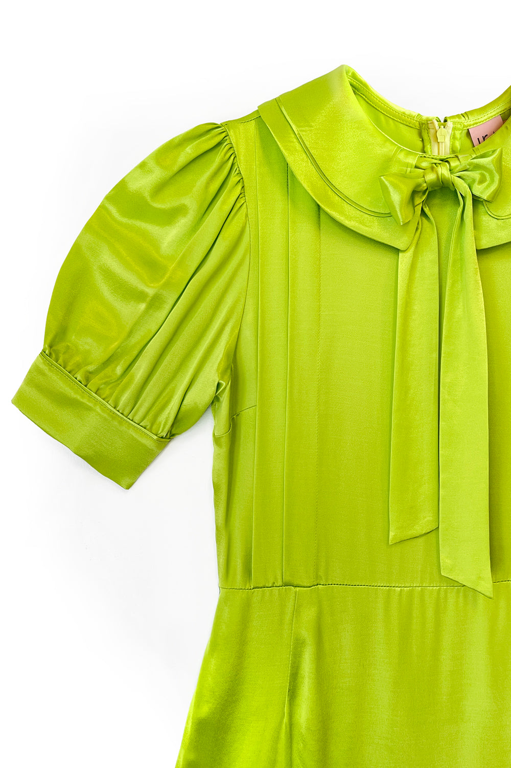 Яркозелена сатенена рокля